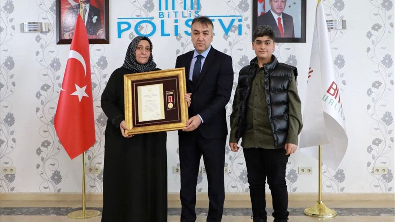 Bitlis'te 12 şehit yakınına Devlet Övünç Madalyası ve Beratı verildi