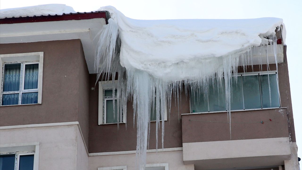 Van, Hakkari, Bitlis ve Muş'ta 362 yerleşimin yolu kardan kapandı