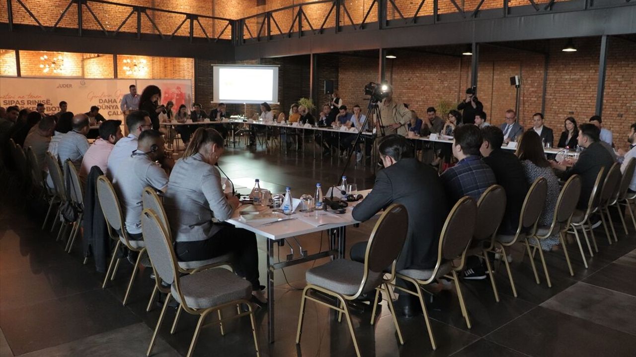 Kosova'da "Gençlerin Gözünden Daha Adil Bir Dünya Mümkün" çalıştayı yapıldı
