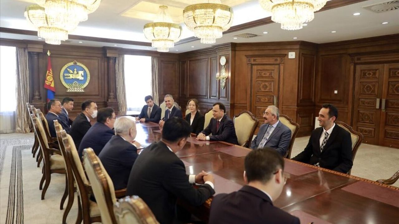 Anayasa Mahkemesi Başkanı Arslan'a Moğolistan'da devlet nişanı tevcih edildi