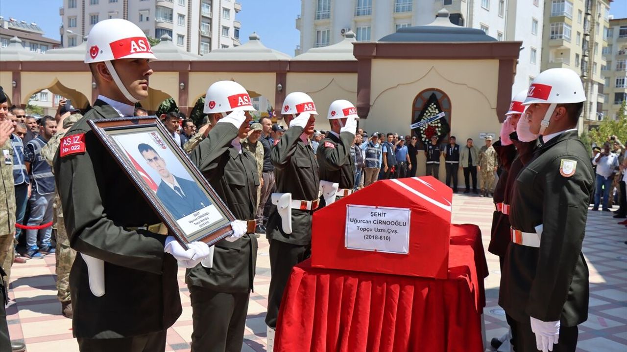 Şehit Topçu Uzman Çavuş Cirnooğlu, Kilis'te son yolculuğuna uğurlandı