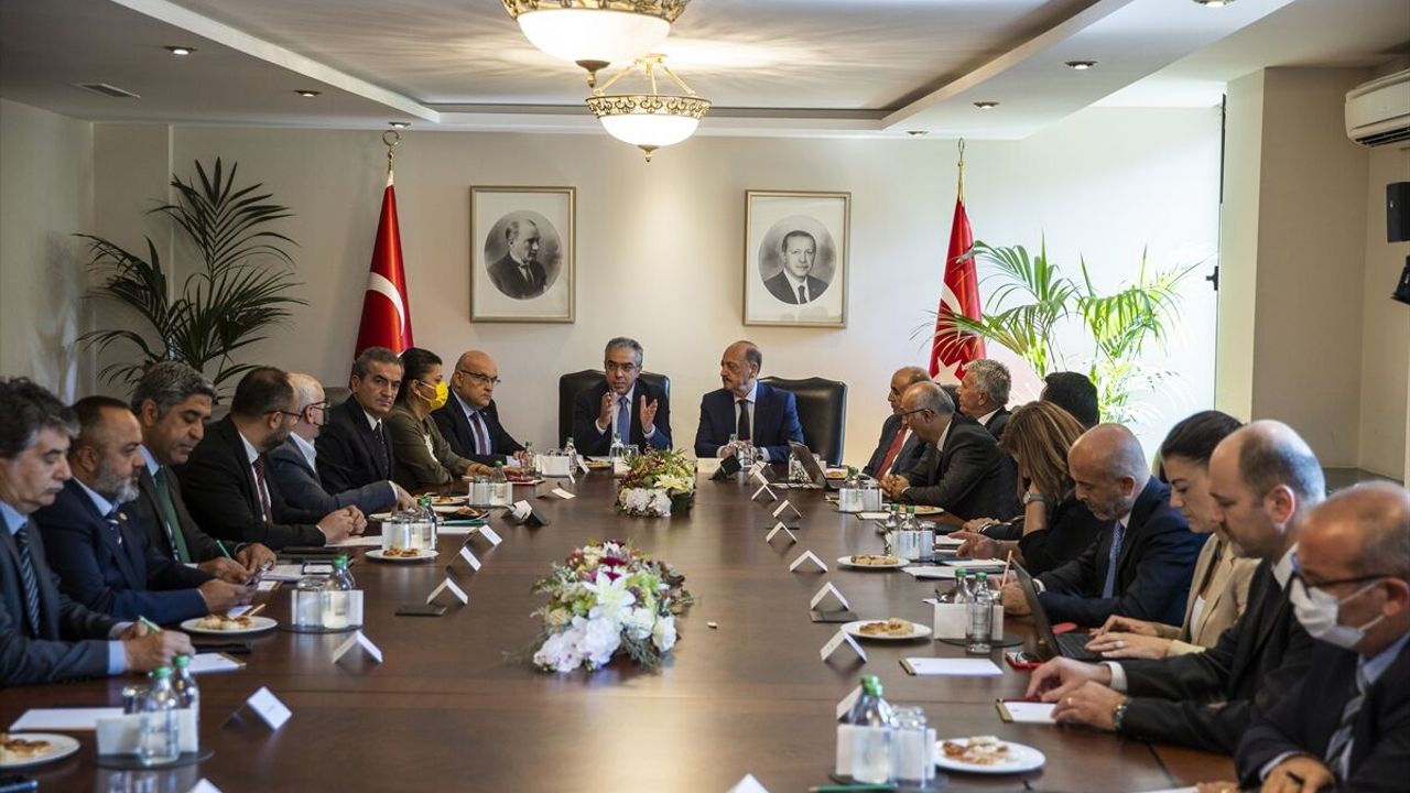 Bakan Bilgin, "Yeni Anayasada Yer Alacak Sosyal Haklar Çalıştayı"na katıldı
