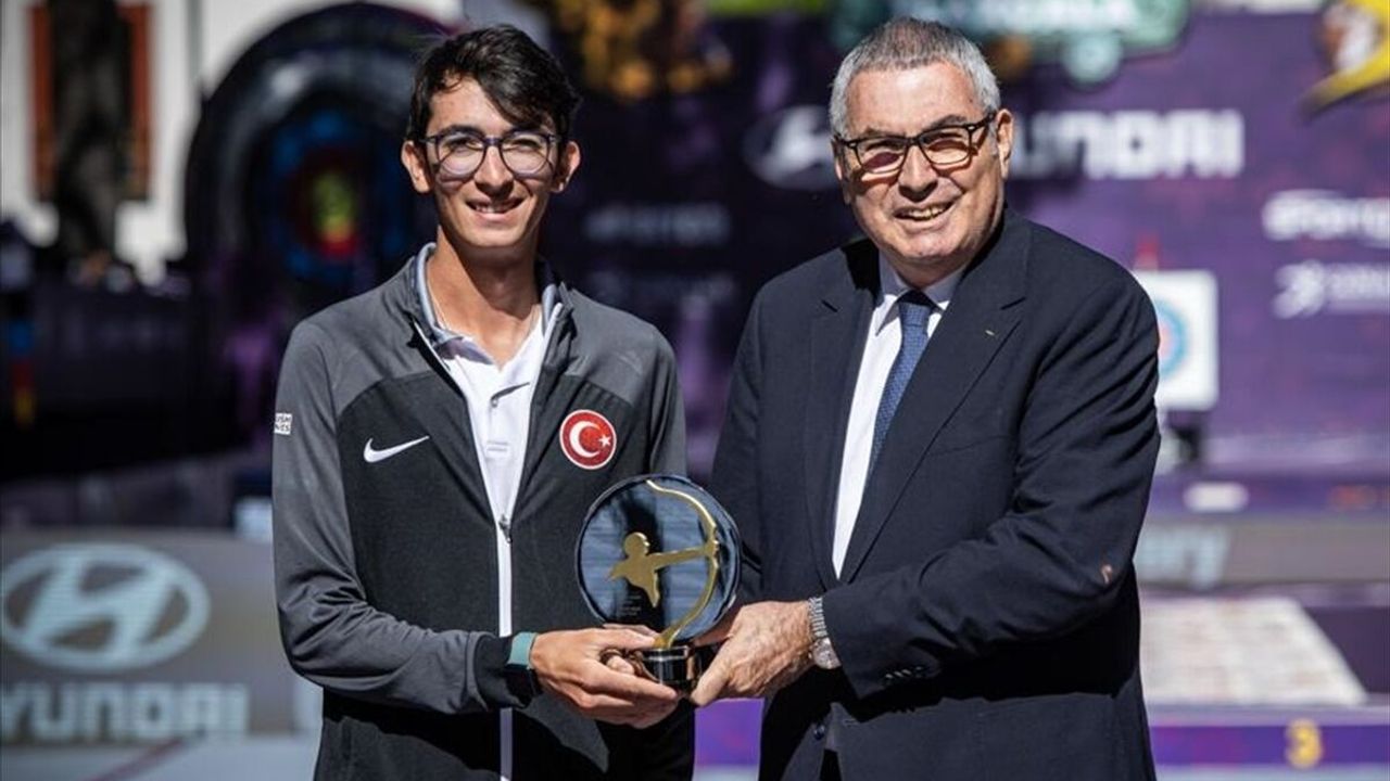 Milli okçu Mete Gazoz 2021 yılının sporcusu seçildi