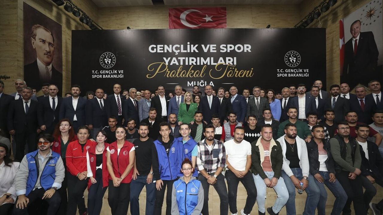 Bakan Kasapoğlu, Yatağan Gençlik Merkezi'nin açılışını yaptı: