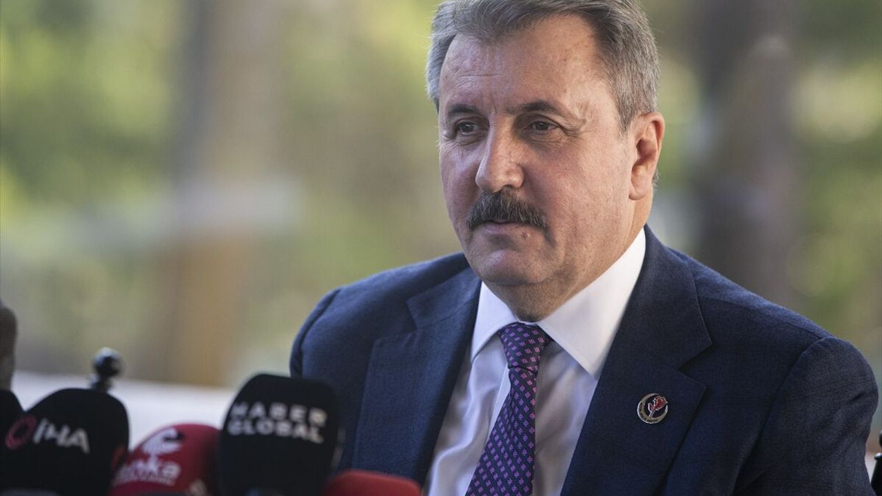 BBP Genel Başkanı Destici, Meclis'te gazetecilerle bir araya geldi: