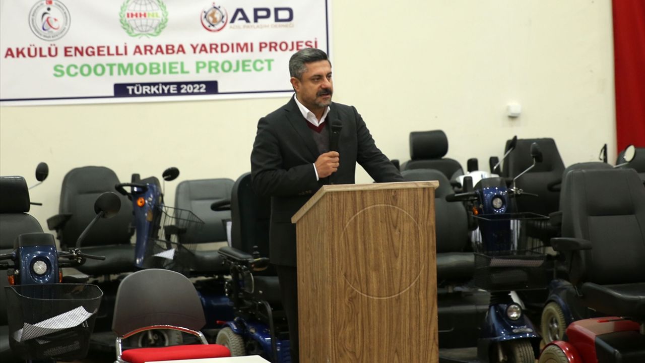 Bitlis'te 70 bedensel engelliye akülü araç dağıtıldı