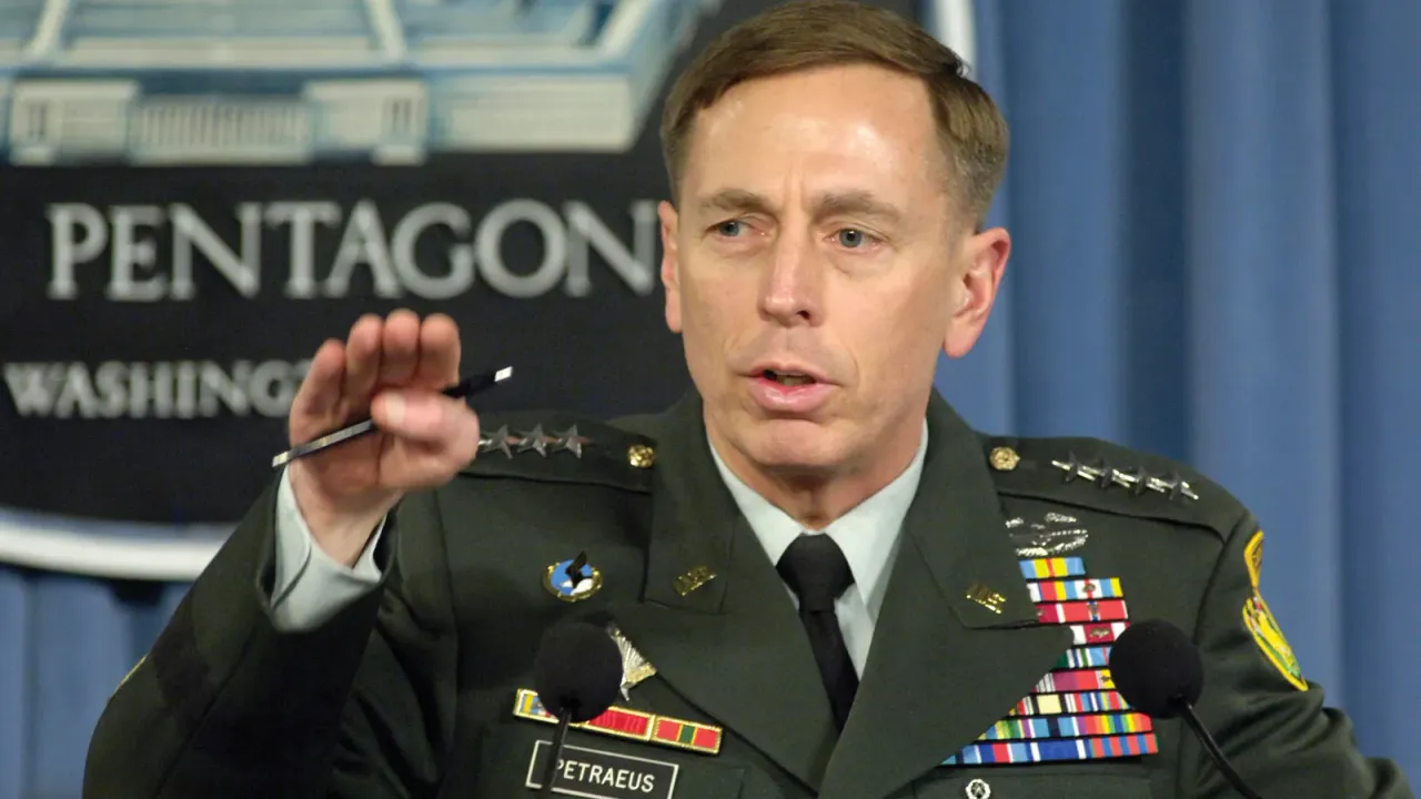 Eski CIA Başkanı Petraeus: Rusya nükleer saldırıda bulunursa askeri güçleri imha edilir