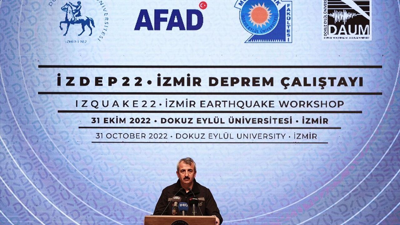 İzmir'de "deprem çalıştayı" düzenlendi
