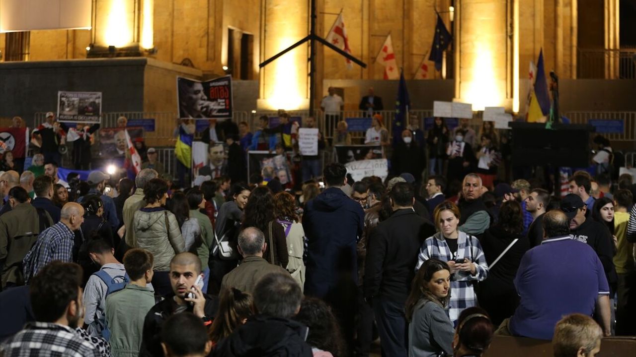Rusya'daki seferberlik ilanı sonrası Rusların Gürcistan'a yönelmesi Tiflis'te protesto edildi