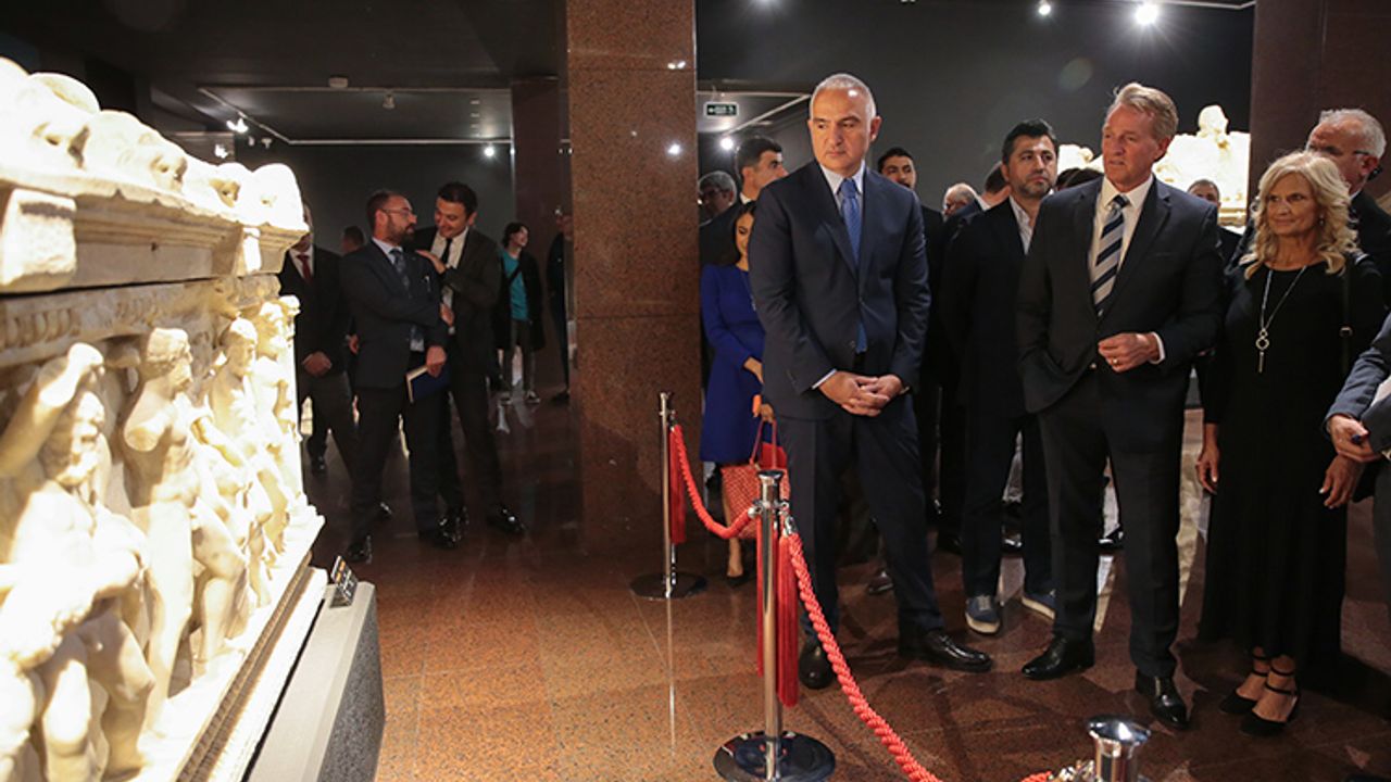 Yurt dışına kaçırılan 6 tarihi eser Türkiye'ye geri döndü