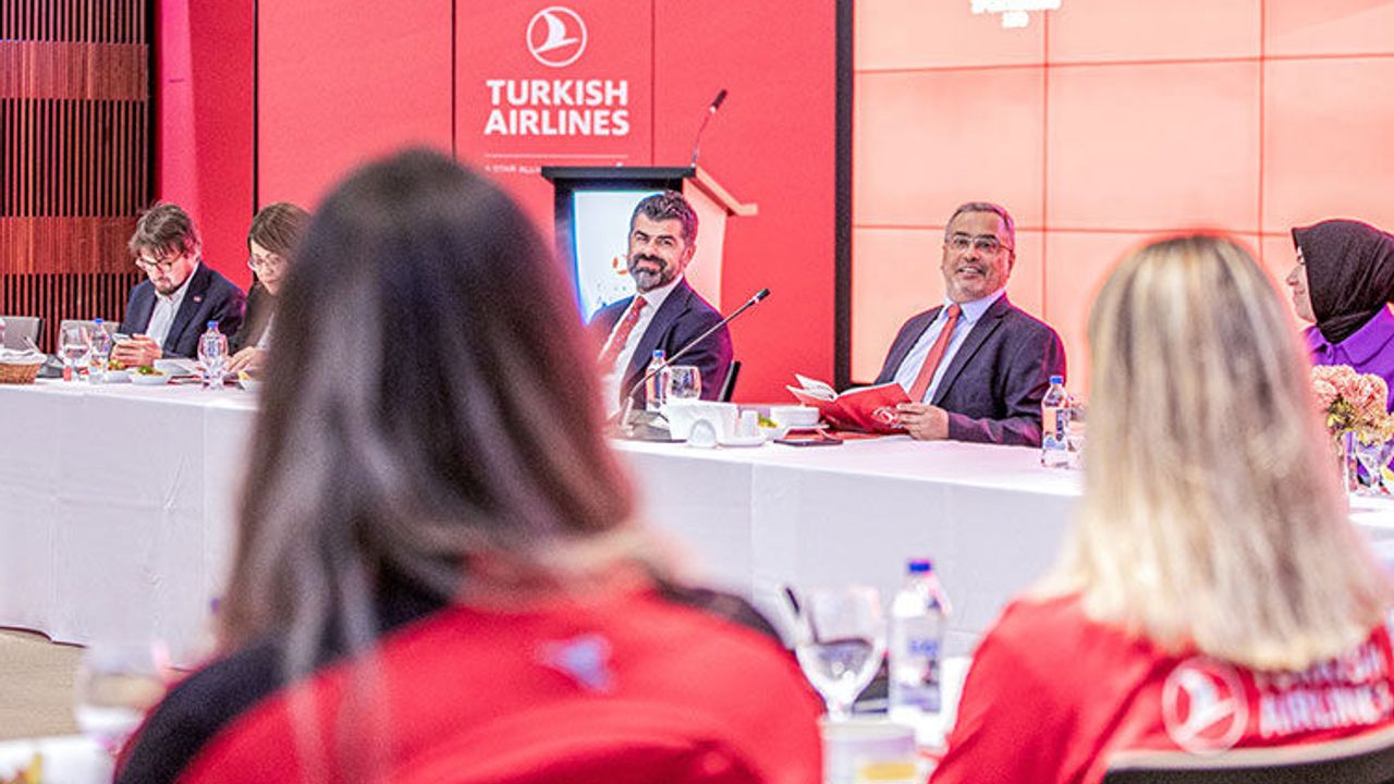 THY Yönetim Kurulu, voleybol takımıyla yemekte buluştu