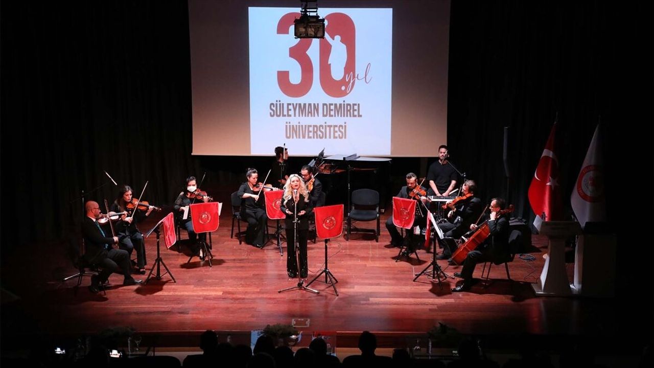 SDÜ'de 9. Cumhurbaşkanı Süleyman Demirel için anma konseri düzenlendi