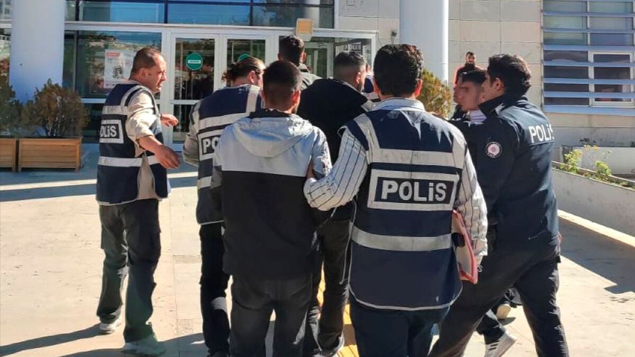 Elazığ'da bakır kablo çaldıkları iddiasıyla 3 zanlının tutuklandı bildirildi