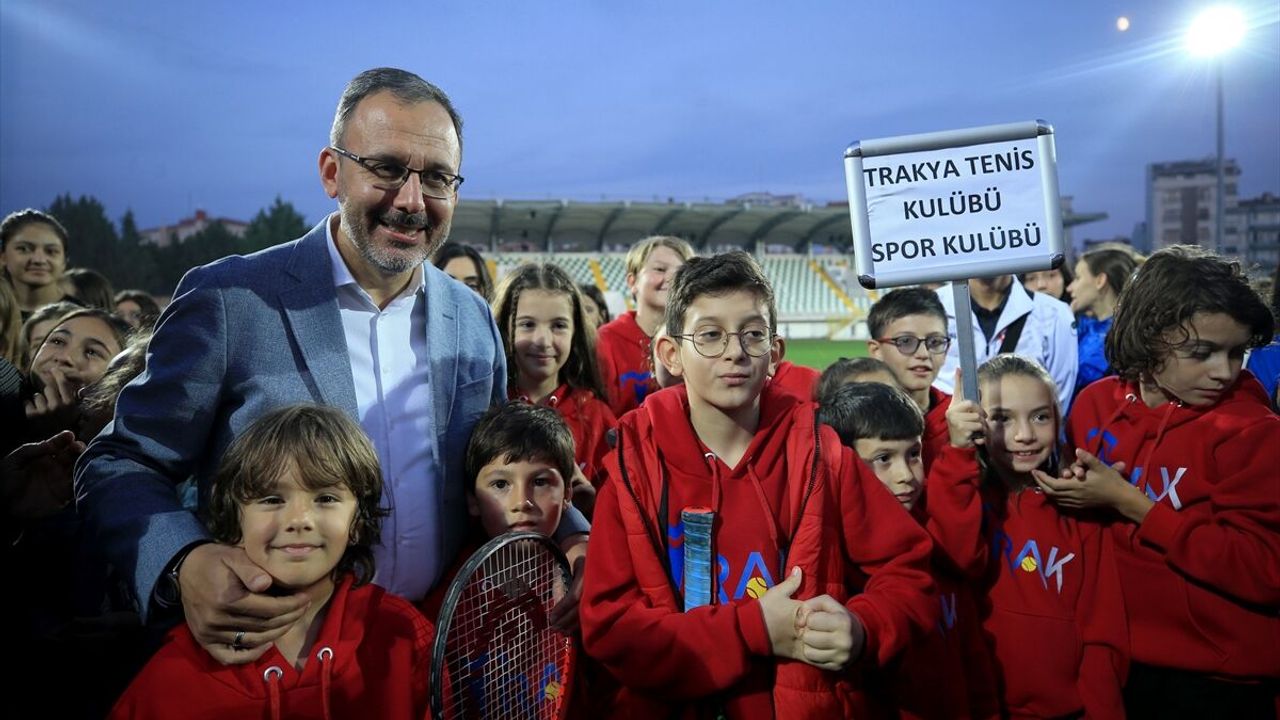 Bakan Kasapoğlu Kırklareli'de amatör spor kulüpleri buluşmasında açıklamalarda bulundu