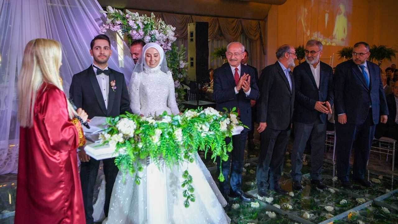 Ana Muhalefet Lideri Kemal Kılıçdaroğlu, nikah şahidi oldu
