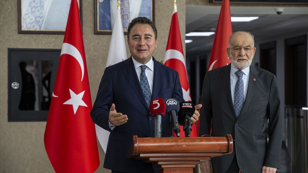 DEVA Partisi Genel Başkanı Babacan, Saadet Partisi Genel Başkanı Karamollaoğlu ile bir araya geldi
