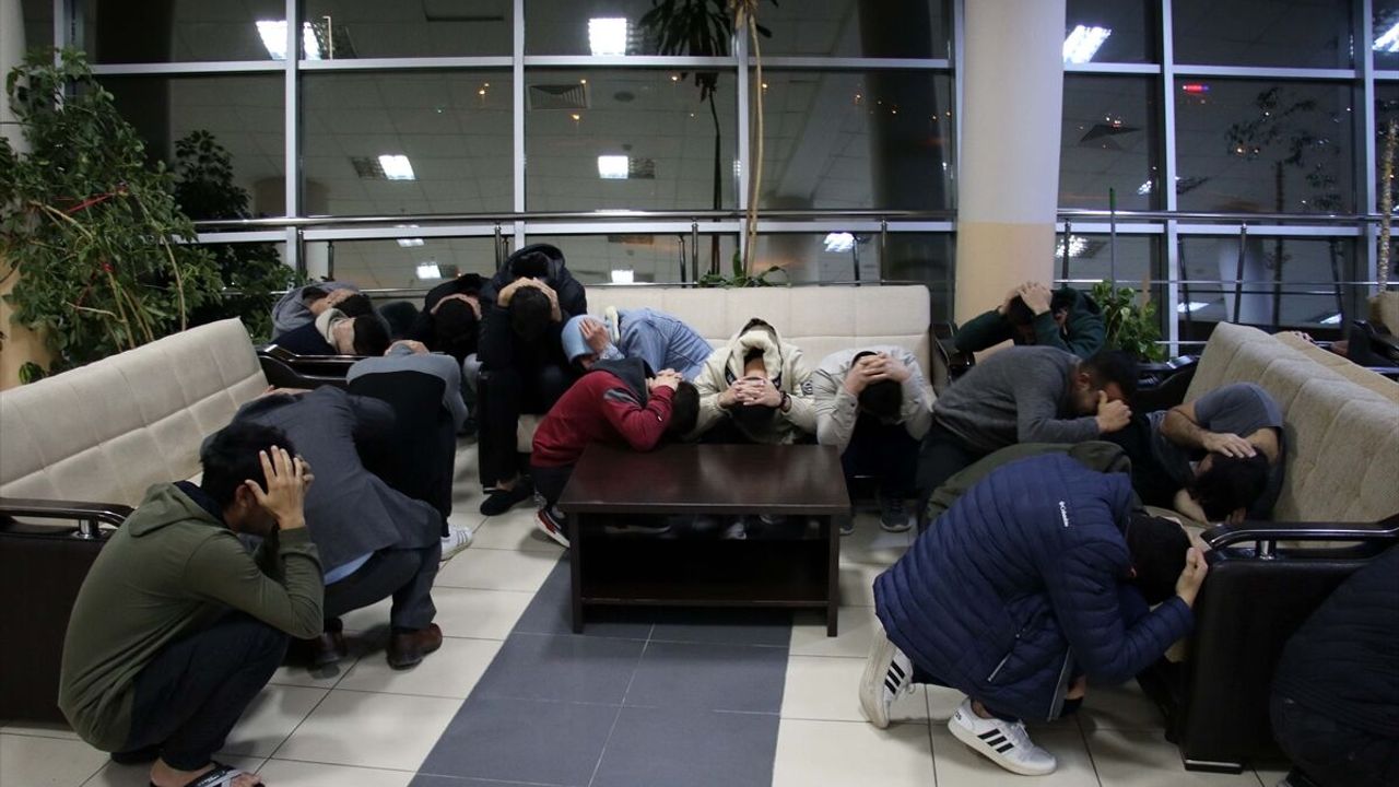 Uşak'ta KYK yurtlarında "Deprem Anı, Çök Kapan Tutun ve Tahliye" tatbikatı gerçekleşti