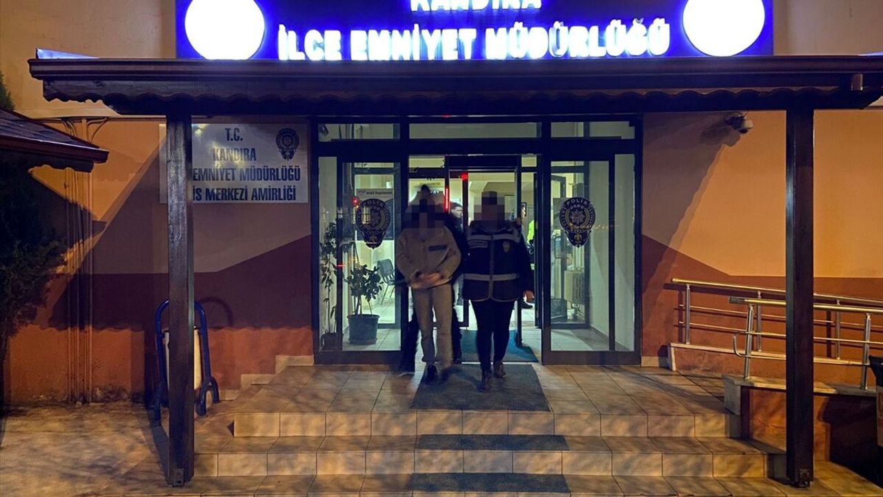 Kocaeli'de düğün salonundan altın çaldığı iddia edilen şüphelinin tutuklandığı bildirildi