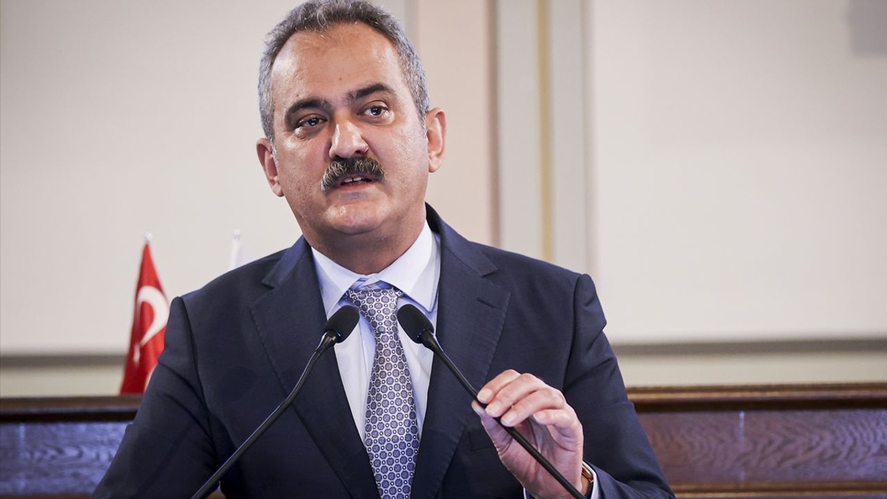 Milli Eğitim Bakanı Özer, SBÜ Akademik Yıl Açılış Töreni'nde açıklamalarda bulundu