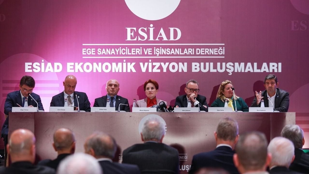 İYİ Parti Genel Başkanı Akşener İzmir'de iş insanlarıyla buluştu