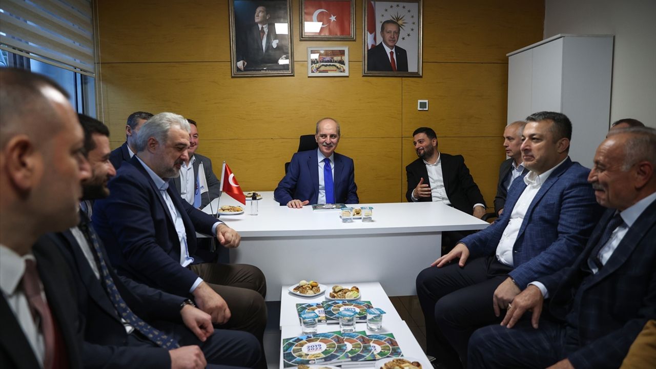 AK Partili Numan Kurtulmuş, Kağıthane Muhtarlar Derneğinin açılışına katıldı