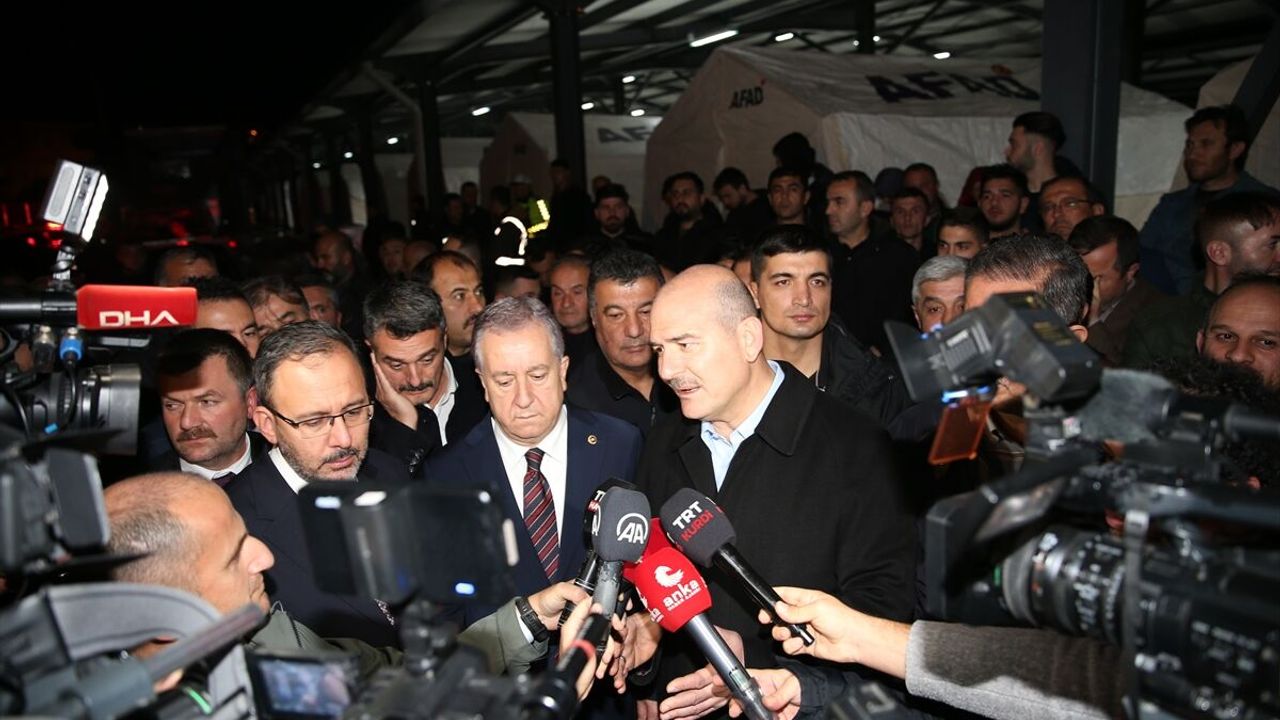 Bakan Soylu Düzce'de depreme ilişkin açıklamalarda bulundu: Kim istiyorsa ona yardımcı oluyoruz, milletimizden eksik bırakacağımız hiçbir şey söz konusu olmaz