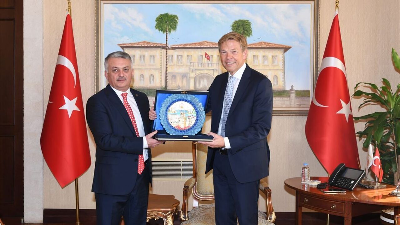 Antalya Valisi Yazıcı, Hollanda'nın Ankara Büyükelçisi Joep Wijnands'ı kabul etti