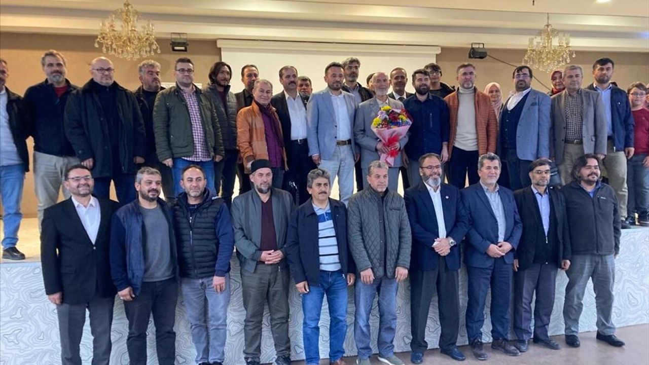 Emekli öğretmene devletin farklı kademelerinde çalışan öğrencilerinden sürpriz gerçekleşti