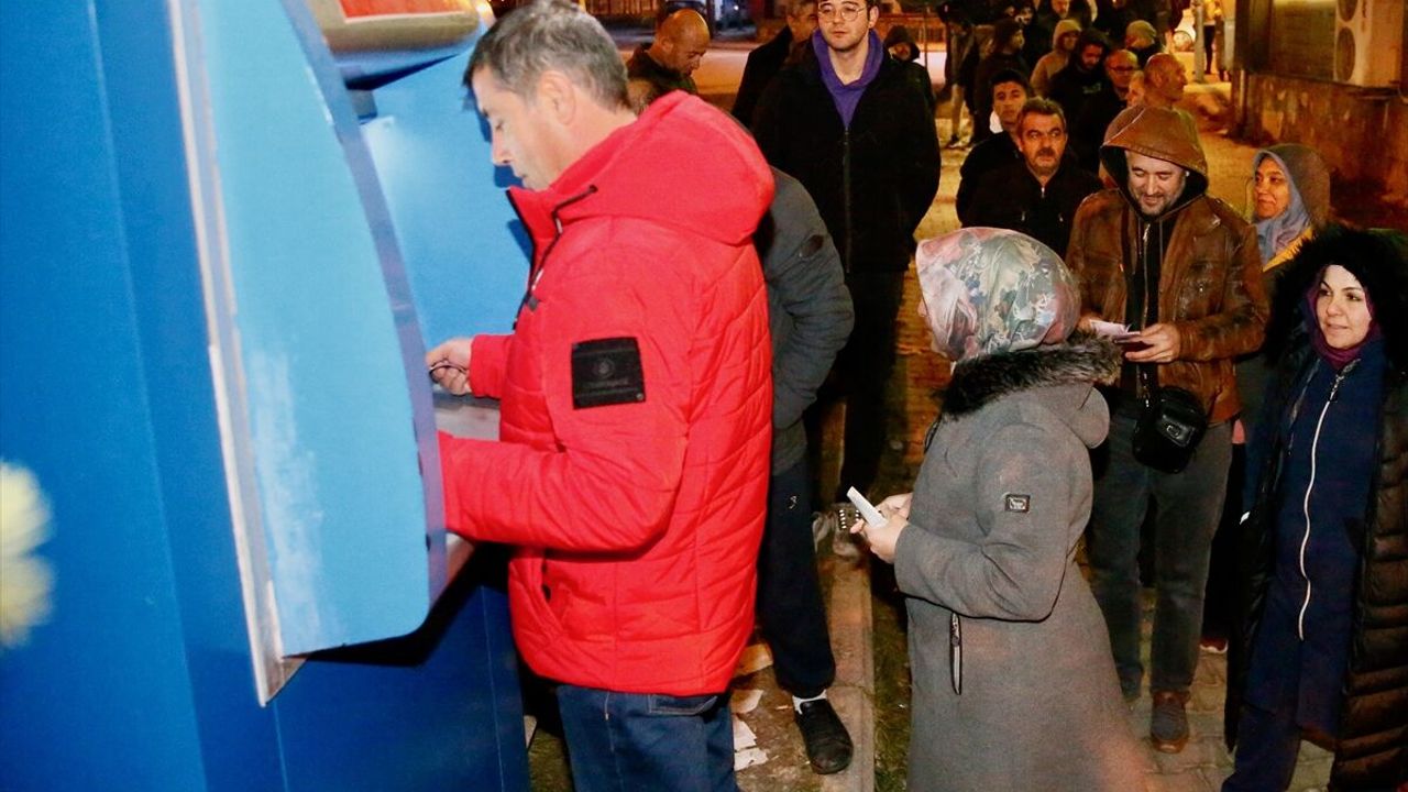 Eskişehir'de zam uzun kuyruklar oluşturdu