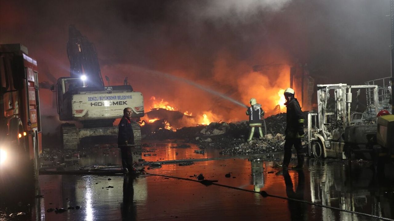 Denizli'de kimya fabrikasında çıkan yangın kontrol altına alındı