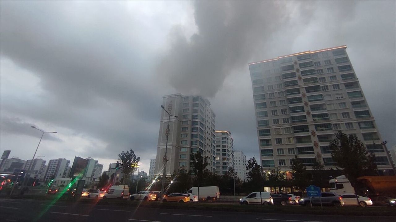 Diyarbakır'da lokantanın bacası alev aldı
