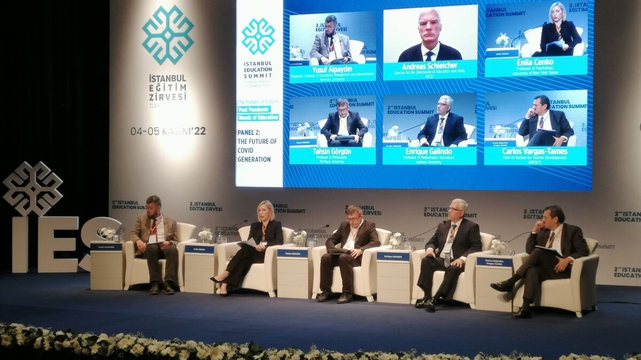 Anadolu Ajansının "Global İletişim Ortağı" olduğu "2. İstanbul Eğitim Zirvesi" ikinci gününde devam ediyor