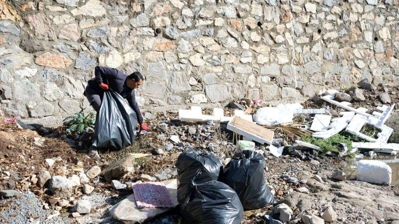Bodrum'da dere yatağına çöp atanlar atıklardaki faturalardan tespit edildi