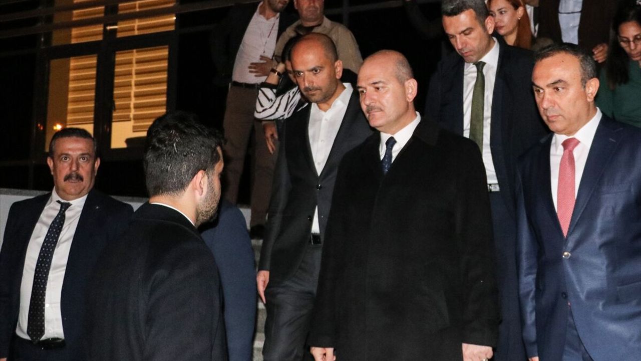 İçişleri Bakanı Soylu, Kilis'te terör saldırısında yaralanan güvenlik görevlilerini ziyaret etti