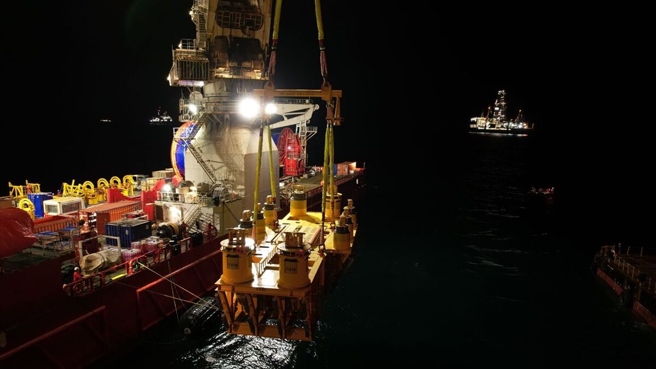 Karadeniz gazında önemli gelişme! "Peçenek" suya indirildi