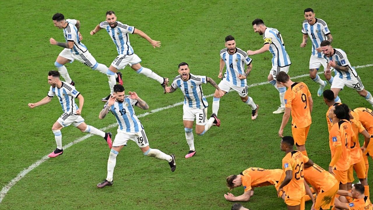 Messi yıldızlaştı, Arjantin yarı finale çıktı!
