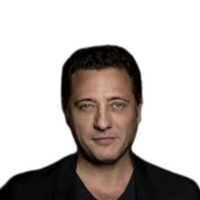 Yiğit Özşener kimdir?