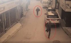 Eski sevgilisinin yanındaki erkeği silahla kovaladı