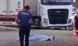 Eski eşini boğazından bıçaklayıp, ölene kadar başında bekledi