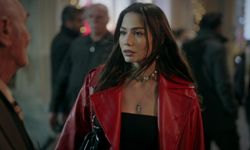 Demet Özdemir İstiklal Caddesi'nde şarkı söyledi