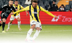 Cenk Tosun Fenerbahçe'de kalıyor