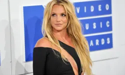 Britney Spears uçakta sigara içmeye çalıştı
