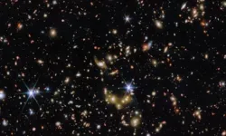 Bu fotoğraf 12 milyar ışık yılı öncesini gösteriyor!