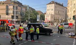 Almanya'da araç kalabalığın arasına daldı: 1 kişi öldü 8 kişi yaralandı