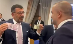 CHP’li vekillerden TCMB Başkanına dövizli protesto