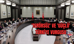 MGK’dan kritik mesajlar!