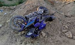 Denizli'de motosiklet yol kenarına devrildi: 2 kişi hayatını kaybetti