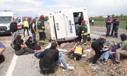 Konya'da yolcu otobüsü devrildi: 13 yaralı