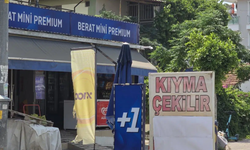 Tekel bayisinde 'kıyma çekilir' afişi