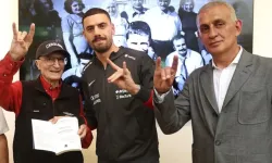 Futbolcu, neden 'bozkurtlu' poz verdiklerini açıkladı